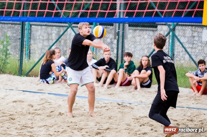 Zdjęcie w galerii na portalu naszraciborz.pl: Turniej Piłki Plażowej o Puchar  Dyrektora Szkoły Podstawowej nr 18 wiadomości z regionu