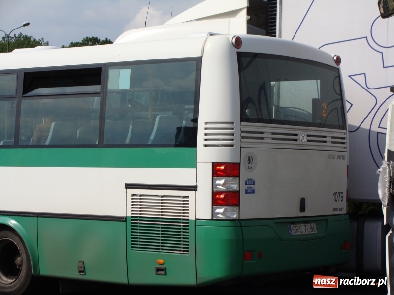 Zdjęcie w galerii na portalu naszraciborz.pl: Zderzenie ciężarówki i autobusu miejskiego przy pl. Mostowym  wiadomości z regionu