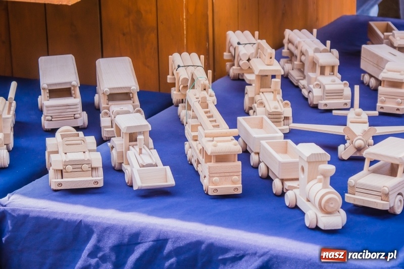 Zdjęcie w galerii na portalu naszraciborz.pl: Na Placu Dominikańskim ruszył jarmark św. Marcelego wiadomości z regionu