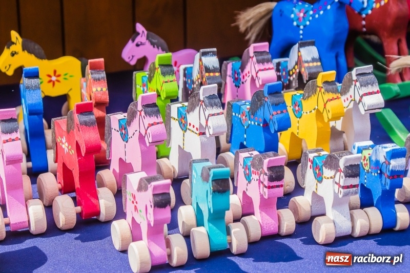 Zdjęcie w galerii na portalu naszraciborz.pl: Na Placu Dominikańskim ruszył jarmark św. Marcelego wiadomości z regionu