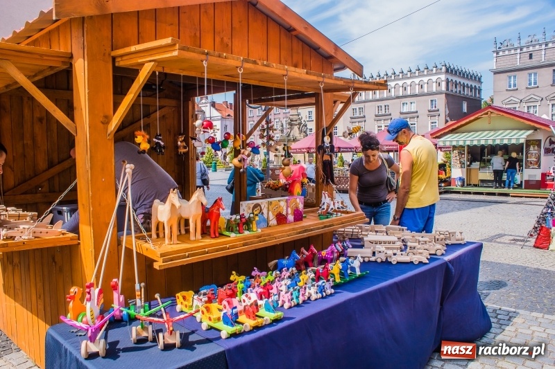 Zdjęcie w galerii na portalu naszraciborz.pl: Na Placu Dominikańskim ruszył jarmark św. Marcelego wiadomości z regionu
