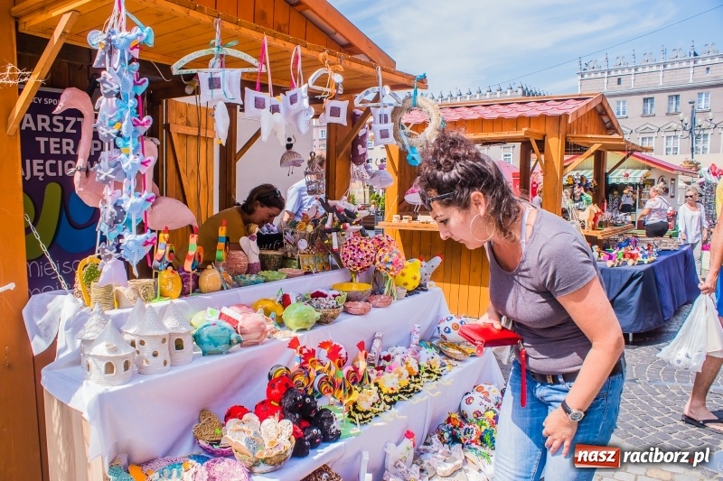 Zdjęcie w galerii na portalu naszraciborz.pl: Na Placu Dominikańskim ruszył jarmark św. Marcelego wiadomości z regionu