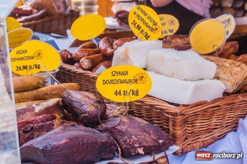 Zdjęcie w galerii na portalu naszraciborz.pl: Na Placu Dominikańskim ruszył jarmark św. Marcelego wiadomości z regionu