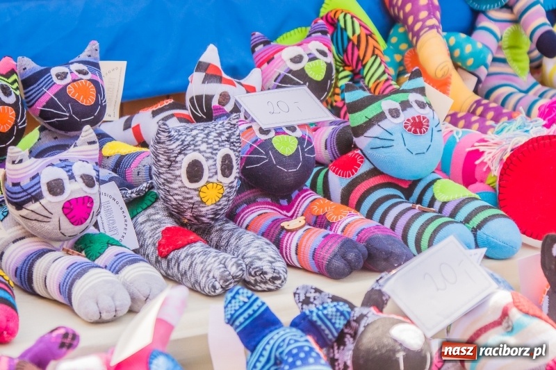 Zdjęcie w galerii na portalu naszraciborz.pl: Na Placu Dominikańskim ruszył jarmark św. Marcelego wiadomości z regionu