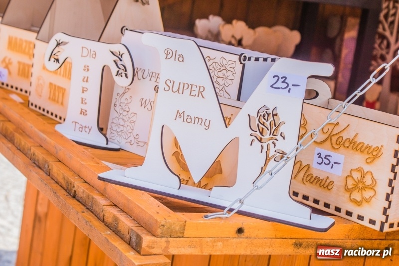 Zdjęcie w galerii na portalu naszraciborz.pl: Na Placu Dominikańskim ruszył jarmark św. Marcelego wiadomości z regionu