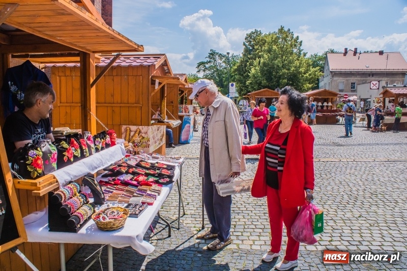Zdjęcie w galerii na portalu naszraciborz.pl: Na Placu Dominikańskim ruszył jarmark św. Marcelego wiadomości z regionu