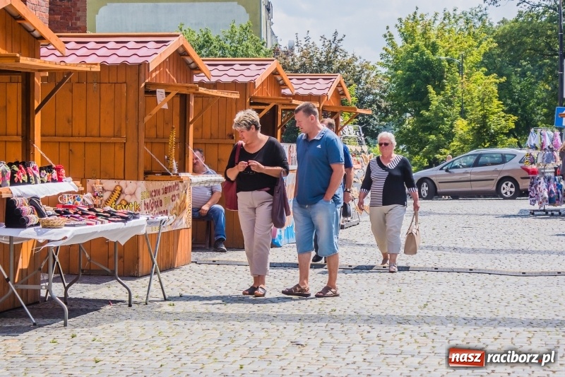Zdjęcie w galerii na portalu naszraciborz.pl: Na Placu Dominikańskim ruszył jarmark św. Marcelego wiadomości z regionu