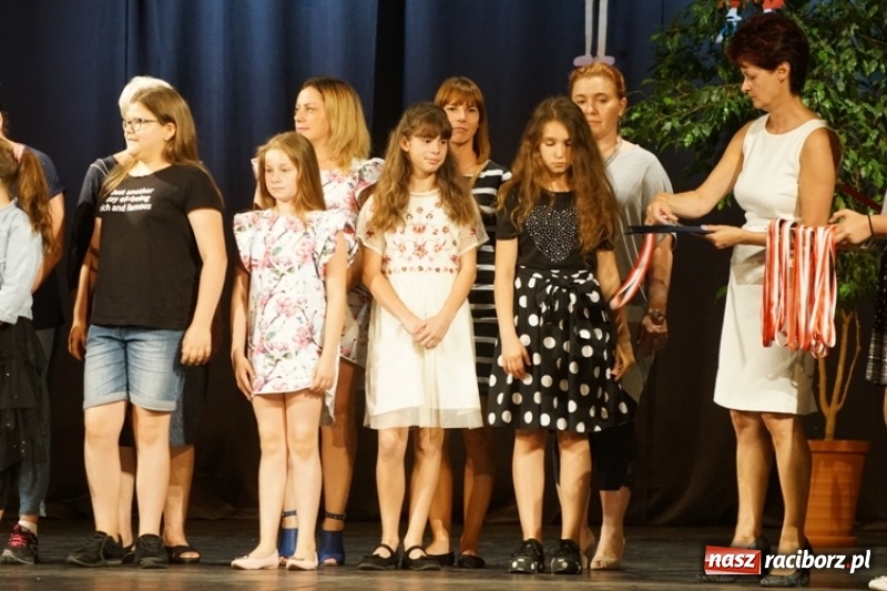 Zdjęcie w galerii na portalu naszraciborz.pl: Gala Laureatów SP 15 w Domu Kultury Strzecha wiadomości z regionu