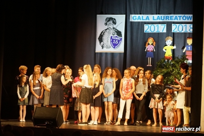 Zdjęcie w galerii na portalu naszraciborz.pl: Gala Laureatów SP 15 w Domu Kultury Strzecha wiadomości z regionu