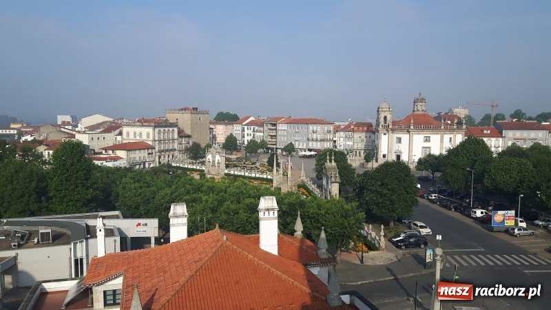 Zdjęcie w galerii na portalu naszraciborz.pl: Racuchy z jabłkami – czyli jak uczniowie Budowlanki zdobywają serca Portugalczyków  wiadomości z regionu