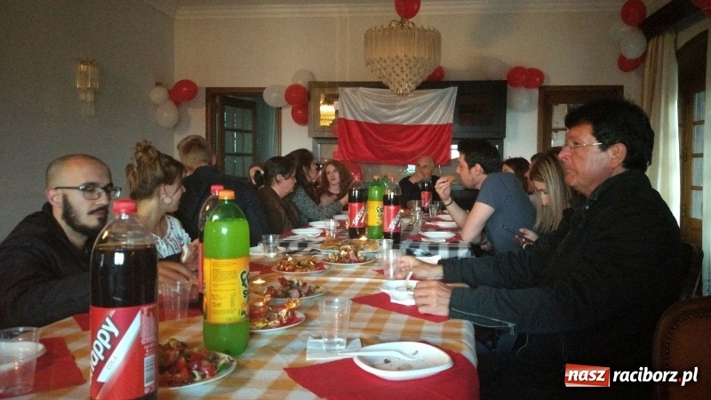 Zdjęcie w galerii na portalu naszraciborz.pl: Racuchy z jabłkami – czyli jak uczniowie Budowlanki zdobywają serca Portugalczyków  wiadomości z regionu