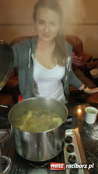 Zdjęcie w galerii na portalu naszraciborz.pl: Racuchy z jabłkami – czyli jak uczniowie Budowlanki zdobywają serca Portugalczyków  wiadomości z regionu