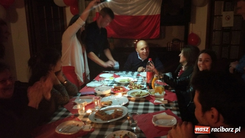 Zdjęcie w galerii na portalu naszraciborz.pl: Racuchy z jabłkami – czyli jak uczniowie Budowlanki zdobywają serca Portugalczyków  wiadomości z regionu