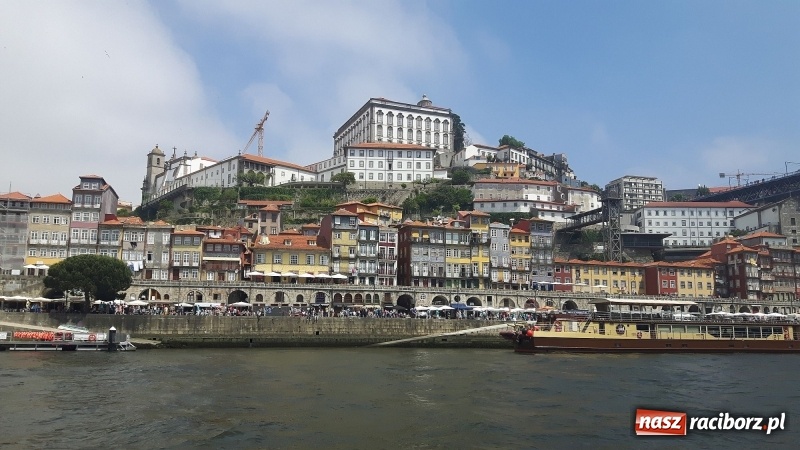 Zdjęcie w galerii na portalu naszraciborz.pl: Racuchy z jabłkami – czyli jak uczniowie Budowlanki zdobywają serca Portugalczyków  wiadomości z regionu