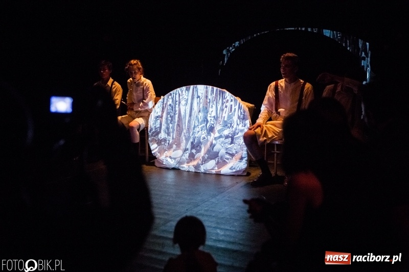 Zdjęcie w galerii na portalu naszraciborz.pl: Blaszany Bębenek - premiera spektaklu teatru Tetraedr wiadomości z regionu