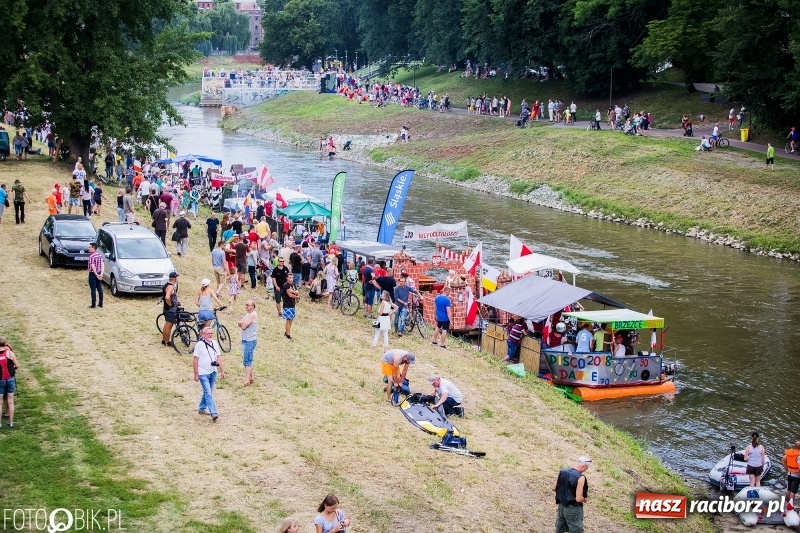 Zdjęcie w galerii na portalu naszraciborz.pl: Marszałek Józef Piłsudski i jego zaginiony legion na biało-czerwonym Pływadle 2018  wiadomości z regionu