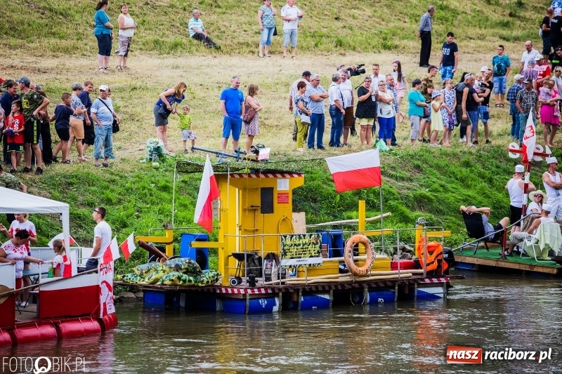 Zdjęcie w galerii na portalu naszraciborz.pl: Marszałek Józef Piłsudski i jego zaginiony legion na biało-czerwonym Pływadle 2018  wiadomości z regionu