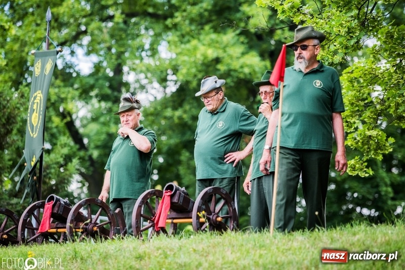 Zdjęcie w galerii na portalu naszraciborz.pl: Marszałek Józef Piłsudski i jego zaginiony legion na biało-czerwonym Pływadle 2018  wiadomości z regionu