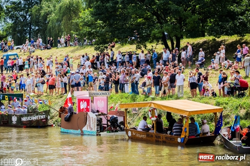 Zdjęcie w galerii na portalu naszraciborz.pl: Marszałek Józef Piłsudski i jego zaginiony legion na biało-czerwonym Pływadle 2018  wiadomości z regionu