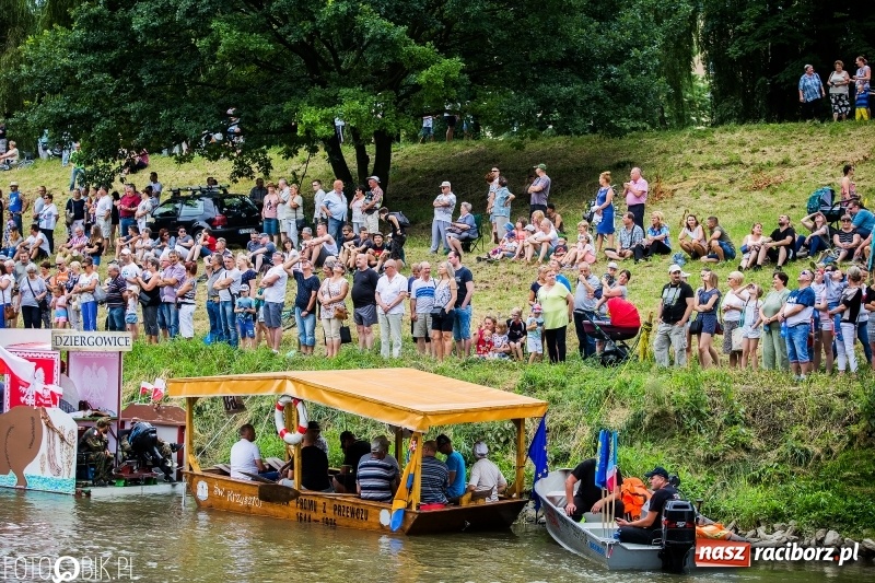 Zdjęcie w galerii na portalu naszraciborz.pl: Marszałek Józef Piłsudski i jego zaginiony legion na biało-czerwonym Pływadle 2018  wiadomości z regionu