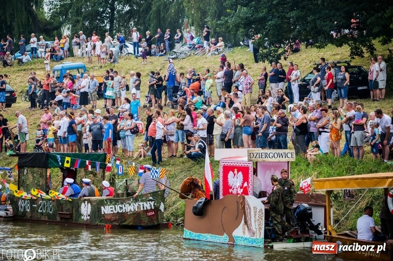 Zdjęcie w galerii na portalu naszraciborz.pl: Marszałek Józef Piłsudski i jego zaginiony legion na biało-czerwonym Pływadle 2018  wiadomości z regionu