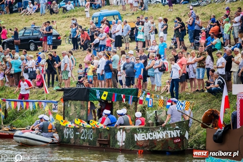 Zdjęcie w galerii na portalu naszraciborz.pl: Marszałek Józef Piłsudski i jego zaginiony legion na biało-czerwonym Pływadle 2018  wiadomości z regionu