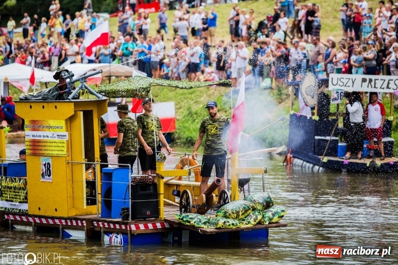 Zdjęcie w galerii na portalu naszraciborz.pl: Marszałek Józef Piłsudski i jego zaginiony legion na biało-czerwonym Pływadle 2018  wiadomości z regionu