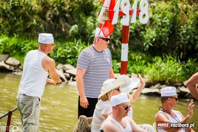 Zdjęcie w galerii na portalu naszraciborz.pl: Marszałek Józef Piłsudski i jego zaginiony legion na biało-czerwonym Pływadle 2018  wiadomości z regionu
