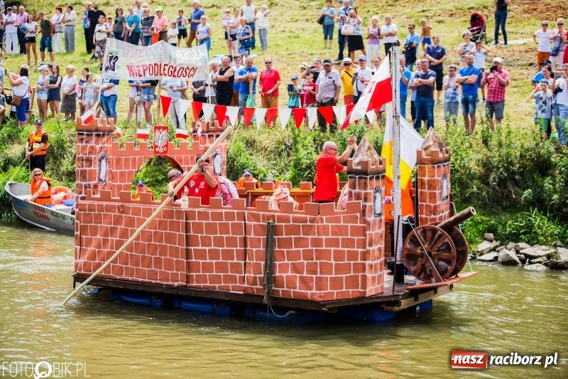 Zdjęcie w galerii na portalu naszraciborz.pl: Marszałek Józef Piłsudski i jego zaginiony legion na biało-czerwonym Pływadle 2018  wiadomości z regionu