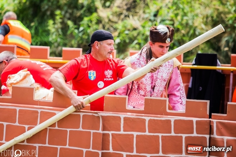 Zdjęcie w galerii na portalu naszraciborz.pl: Marszałek Józef Piłsudski i jego zaginiony legion na biało-czerwonym Pływadle 2018  wiadomości z regionu