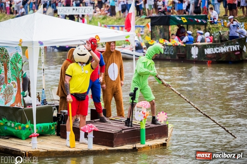 Zdjęcie w galerii na portalu naszraciborz.pl: Marszałek Józef Piłsudski i jego zaginiony legion na biało-czerwonym Pływadle 2018  wiadomości z regionu