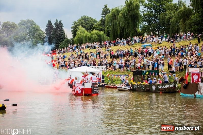 Zdjęcie w galerii na portalu naszraciborz.pl: Marszałek Józef Piłsudski i jego zaginiony legion na biało-czerwonym Pływadle 2018  wiadomości z regionu