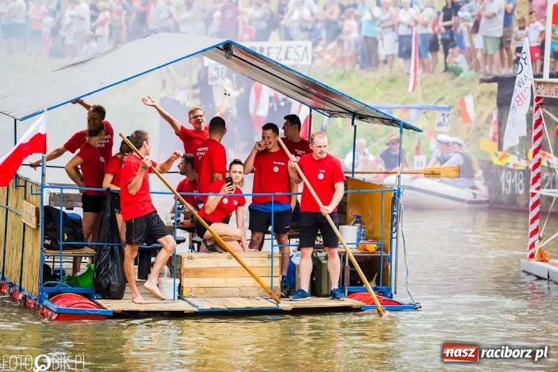 Zdjęcie w galerii na portalu naszraciborz.pl: Marszałek Józef Piłsudski i jego zaginiony legion na biało-czerwonym Pływadle 2018  wiadomości z regionu