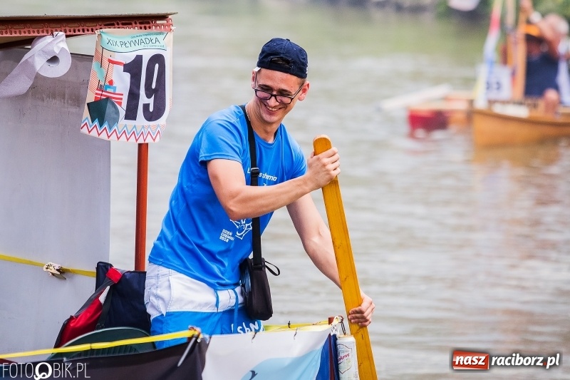 Zdjęcie w galerii na portalu naszraciborz.pl: Marszałek Józef Piłsudski i jego zaginiony legion na biało-czerwonym Pływadle 2018  wiadomości z regionu