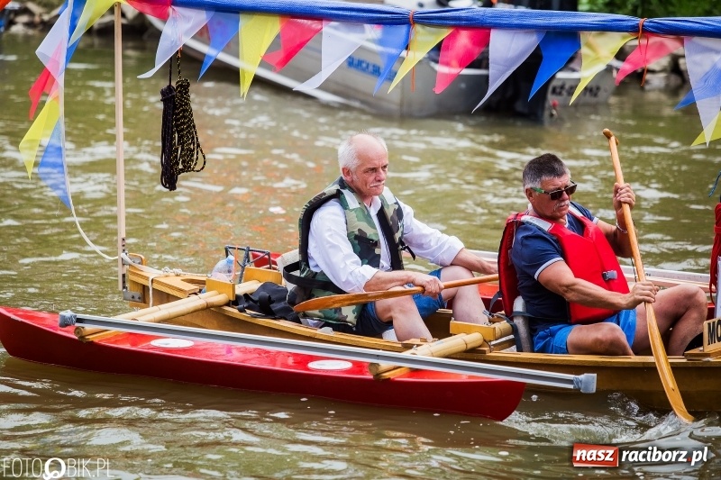 Zdjęcie w galerii na portalu naszraciborz.pl: Marszałek Józef Piłsudski i jego zaginiony legion na biało-czerwonym Pływadle 2018  wiadomości z regionu