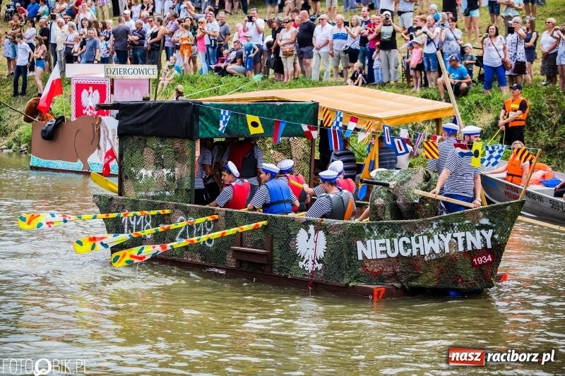 Zdjęcie w galerii na portalu naszraciborz.pl: Marszałek Józef Piłsudski i jego zaginiony legion na biało-czerwonym Pływadle 2018  wiadomości z regionu