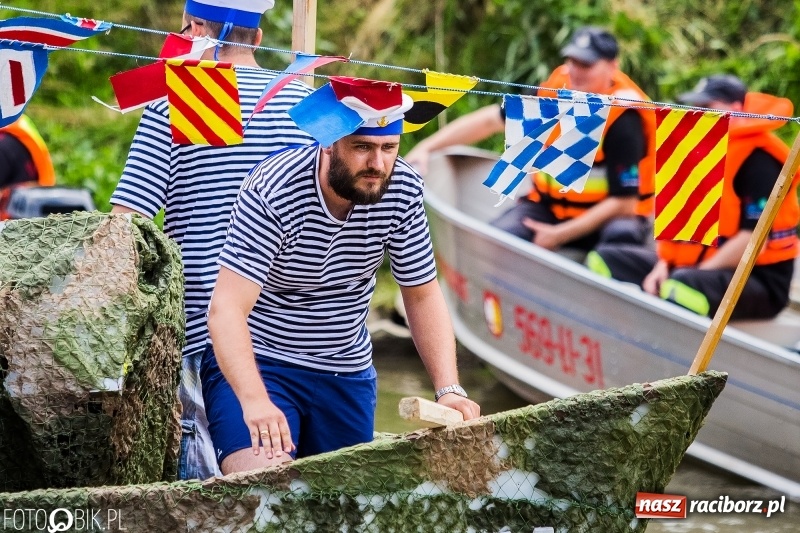 Zdjęcie w galerii na portalu naszraciborz.pl: Marszałek Józef Piłsudski i jego zaginiony legion na biało-czerwonym Pływadle 2018  wiadomości z regionu
