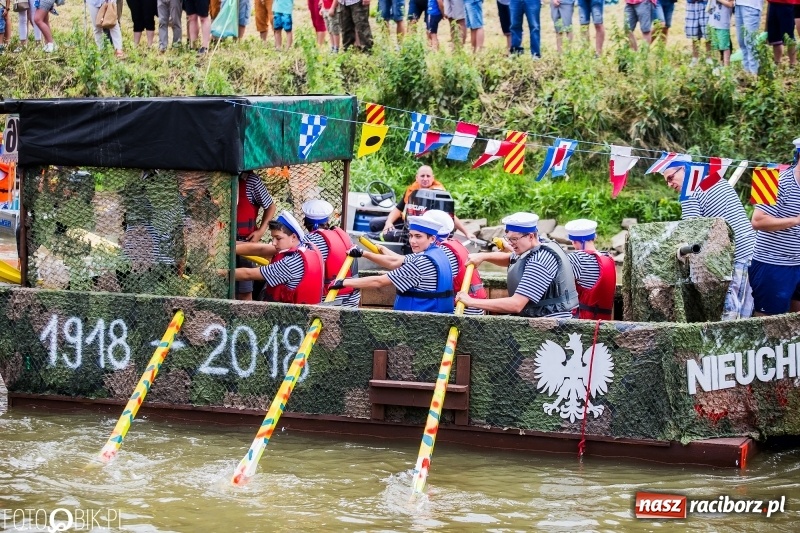 Zdjęcie w galerii na portalu naszraciborz.pl: Marszałek Józef Piłsudski i jego zaginiony legion na biało-czerwonym Pływadle 2018  wiadomości z regionu