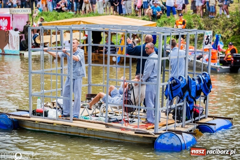 Zdjęcie w galerii na portalu naszraciborz.pl: Marszałek Józef Piłsudski i jego zaginiony legion na biało-czerwonym Pływadle 2018  wiadomości z regionu