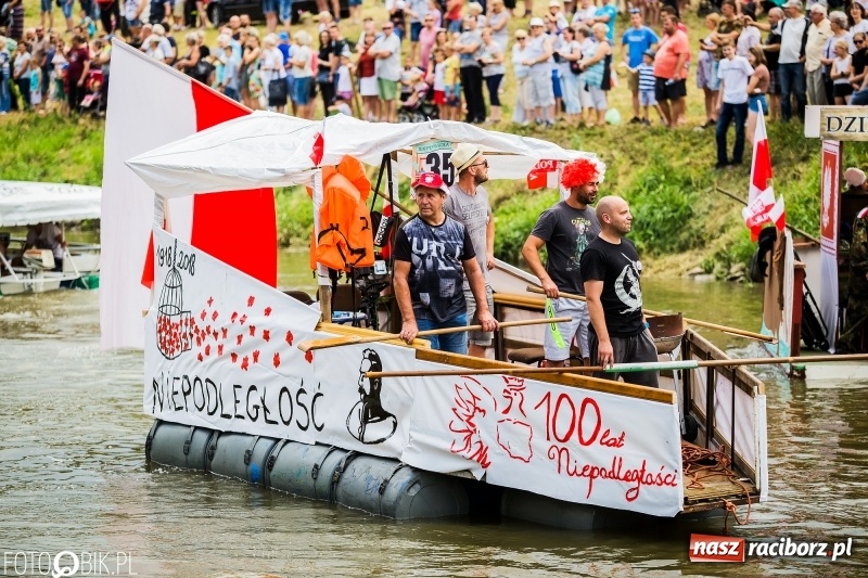 Zdjęcie w galerii na portalu naszraciborz.pl: Marszałek Józef Piłsudski i jego zaginiony legion na biało-czerwonym Pływadle 2018  wiadomości z regionu