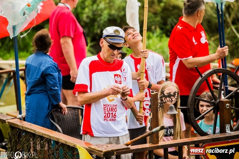 Zdjęcie w galerii na portalu naszraciborz.pl: Marszałek Józef Piłsudski i jego zaginiony legion na biało-czerwonym Pływadle 2018  wiadomości z regionu