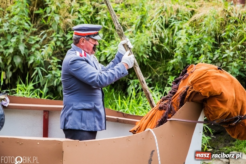 Zdjęcie w galerii na portalu naszraciborz.pl: Marszałek Józef Piłsudski i jego zaginiony legion na biało-czerwonym Pływadle 2018  wiadomości z regionu
