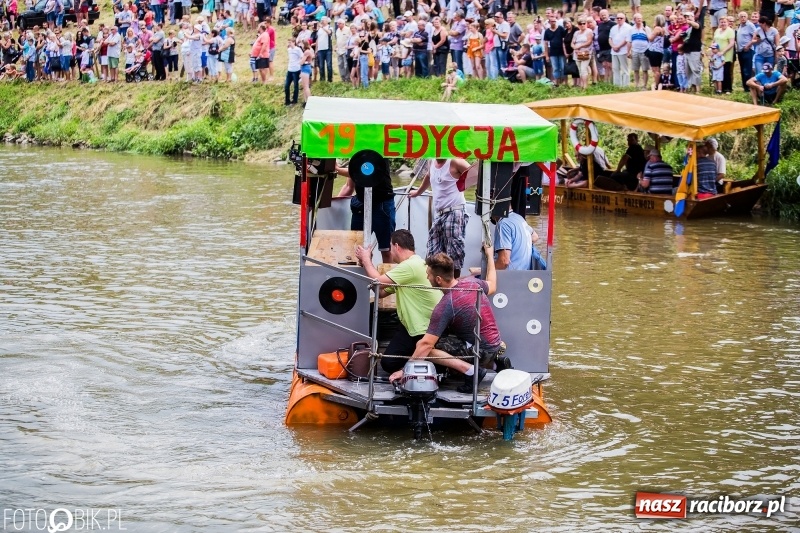 Zdjęcie w galerii na portalu naszraciborz.pl: Marszałek Józef Piłsudski i jego zaginiony legion na biało-czerwonym Pływadle 2018  wiadomości z regionu