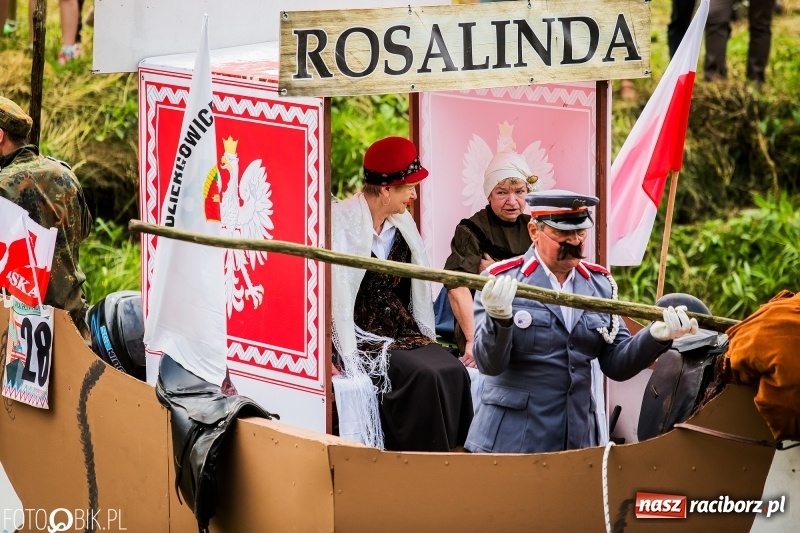 Zdjęcie w galerii na portalu naszraciborz.pl: Marszałek Józef Piłsudski i jego zaginiony legion na biało-czerwonym Pływadle 2018  wiadomości z regionu