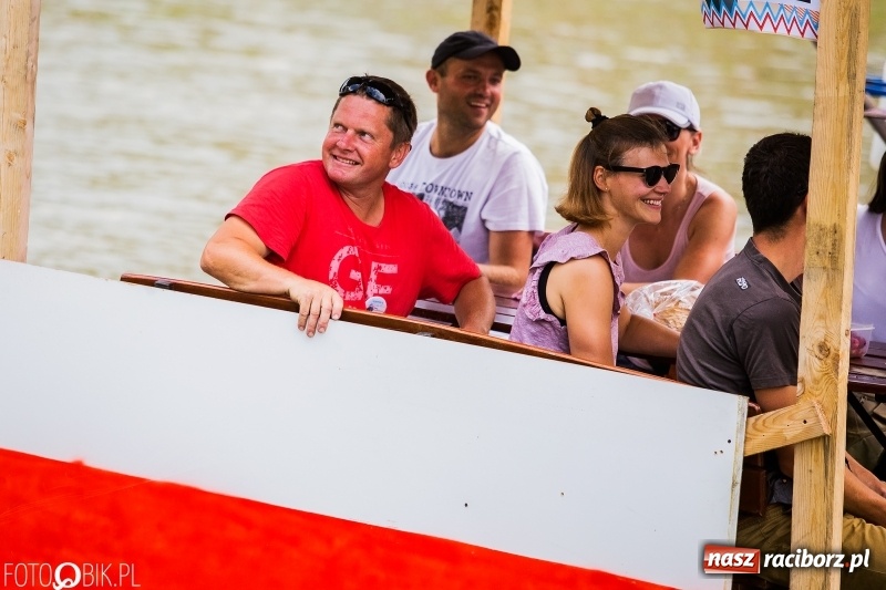 Zdjęcie w galerii na portalu naszraciborz.pl: Marszałek Józef Piłsudski i jego zaginiony legion na biało-czerwonym Pływadle 2018  wiadomości z regionu