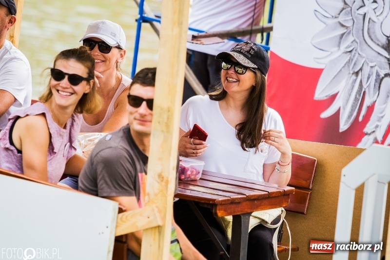 Zdjęcie w galerii na portalu naszraciborz.pl: Marszałek Józef Piłsudski i jego zaginiony legion na biało-czerwonym Pływadle 2018  wiadomości z regionu