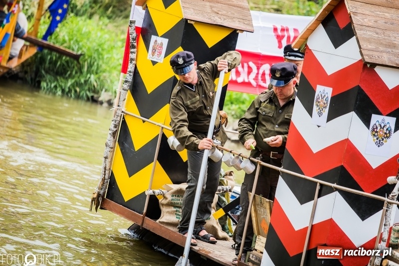 Zdjęcie w galerii na portalu naszraciborz.pl: Marszałek Józef Piłsudski i jego zaginiony legion na biało-czerwonym Pływadle 2018  wiadomości z regionu