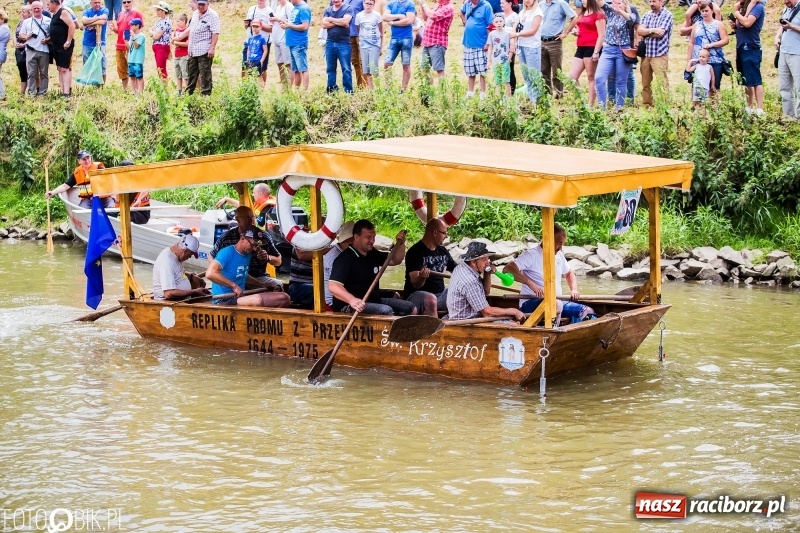 Zdjęcie w galerii na portalu naszraciborz.pl: Marszałek Józef Piłsudski i jego zaginiony legion na biało-czerwonym Pływadle 2018  wiadomości z regionu