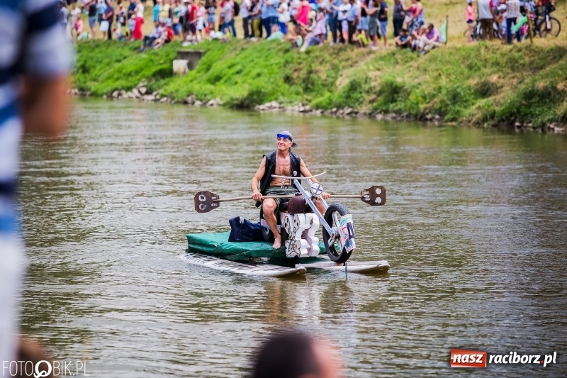 Zdjęcie w galerii na portalu naszraciborz.pl: Marszałek Józef Piłsudski i jego zaginiony legion na biało-czerwonym Pływadle 2018  wiadomości z regionu