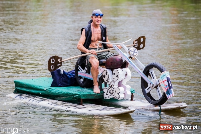 Zdjęcie w galerii na portalu naszraciborz.pl: Marszałek Józef Piłsudski i jego zaginiony legion na biało-czerwonym Pływadle 2018  wiadomości z regionu